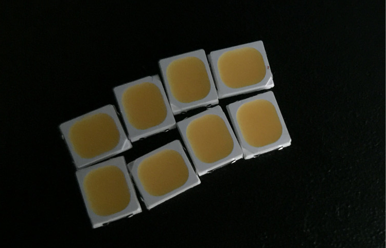 廣州2835暖白光貼片LED燈珠壓降與電流